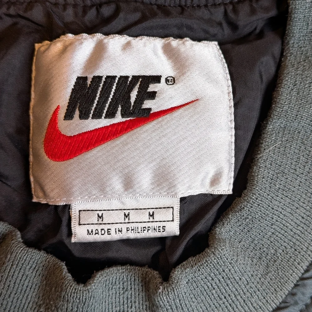 Vintage nike windbreaker Pullover Blue And Green Marsupial Pocket sz M - Picture 5 of 5